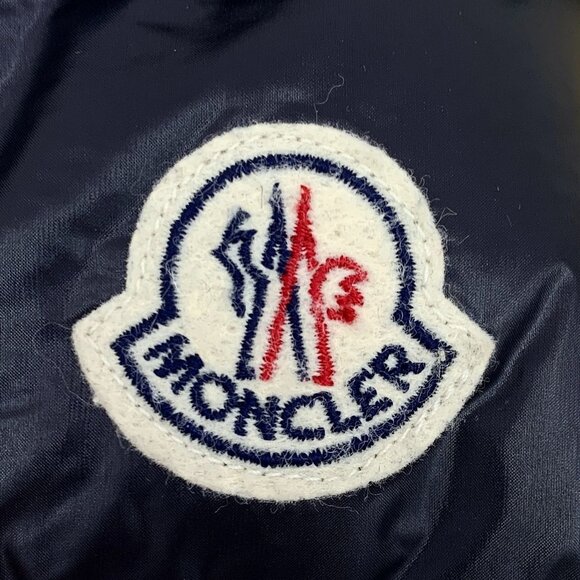 CW0323 Moncler Black Down Puffer Jacket With Zippered Pockets & Logo Patch - Picture 5 of 8